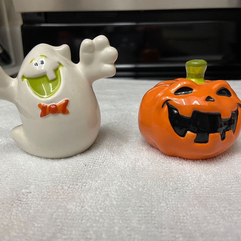 Salt & pepper shakers